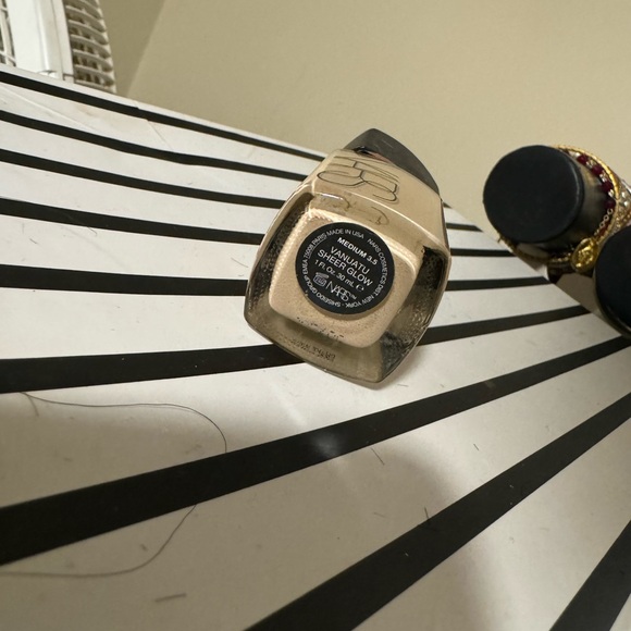 Nars sheer glow foundation shade: Vanuatu - Picture 2 of 2